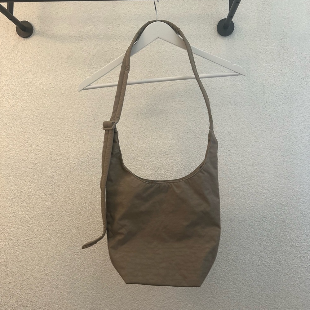 BAGGU Small Sling Bag in Dove